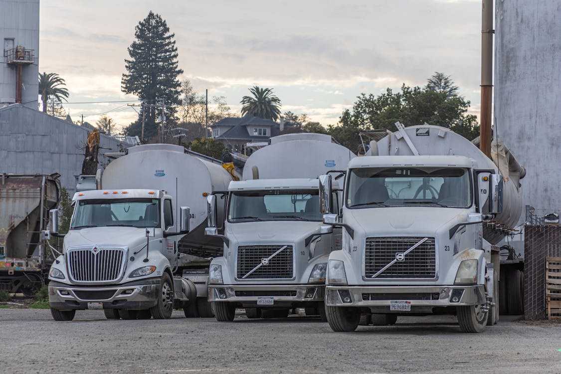 Streamlining Supply Chains: The Role of Trucking Logistics